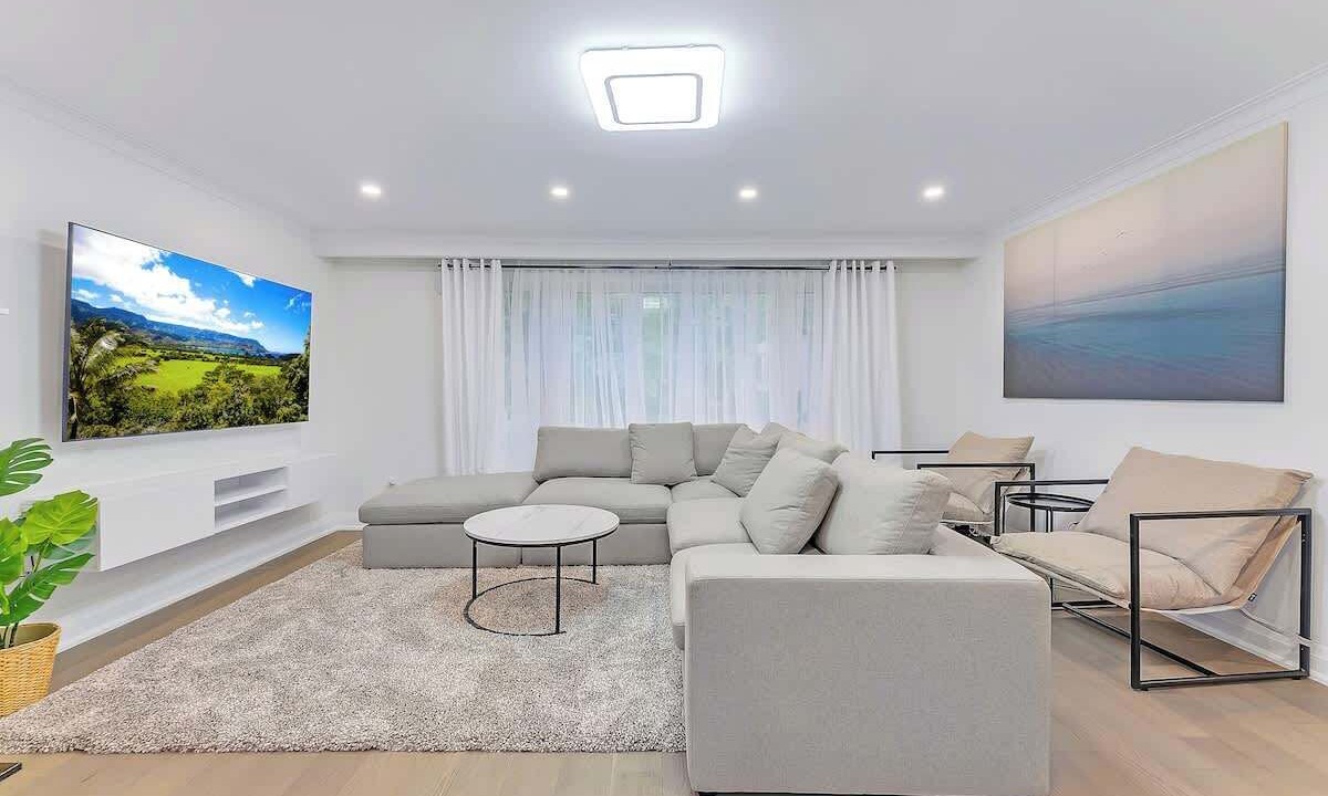 Willowdale House | Luxurious Modern 5B3B Home + Magnificent Patio