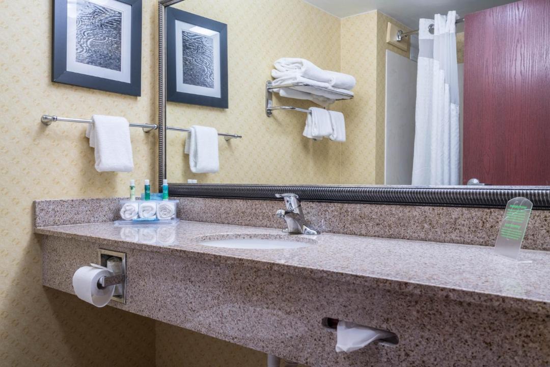 Roanoke Rapids Hotel | Holiday Inn Express & Suites Roanoke Rapids by IHG