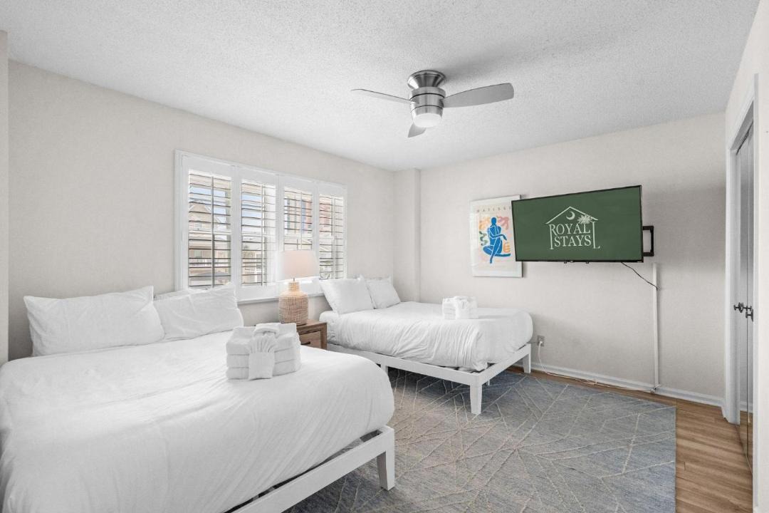 Cherry Grove Beach House | Grove Cove | Beach 2 Min | Dog-Friendly | Hot Tub