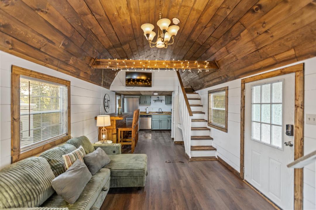 Robbins House | New Unique Tiny Home l Sleeps 6 l Brimstone Access