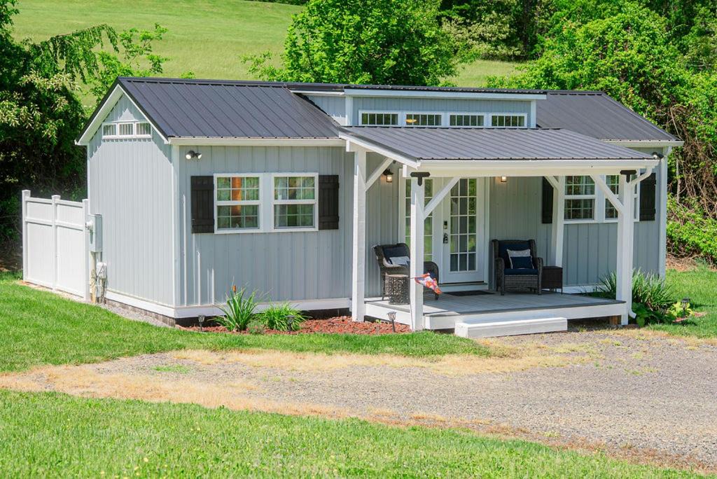 Hillsville House | Starry Snug - A Romantic & Relaxing Getaway