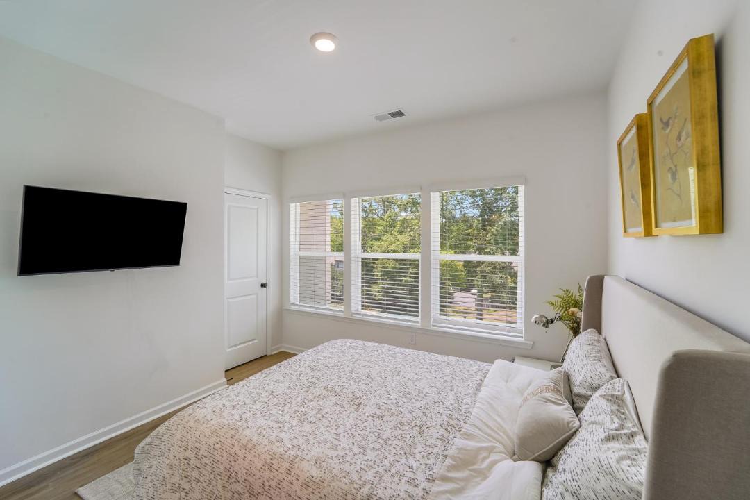 Cotswold House | Spacious New 3BR Home Near Uptown Charlotte - Private Baths - Peaceful Stay