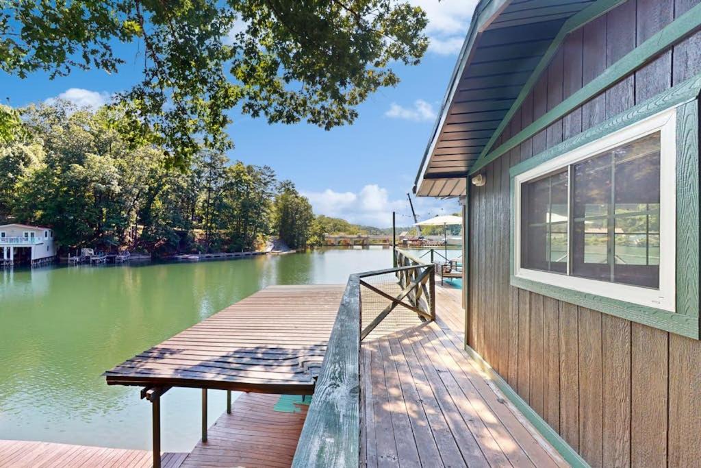 Sunset Cove House | Little Lake Cottage