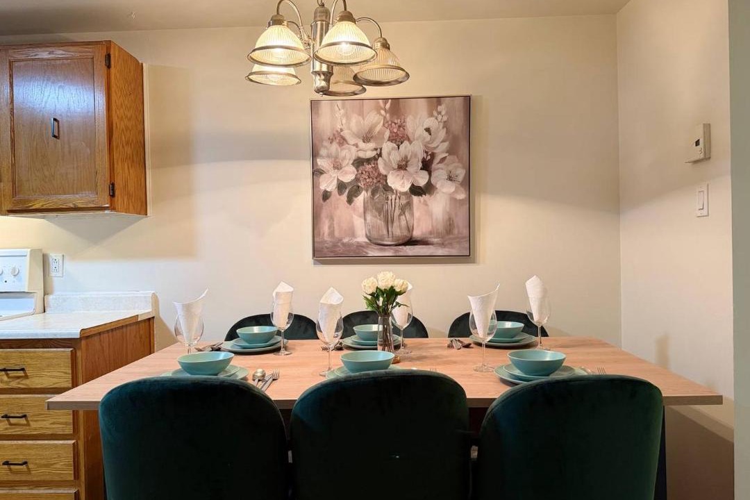 Pierrefonds-Roxboro Apartment | Free Parking! Montreal Adventure Home - Modern & Spacious Comforts!