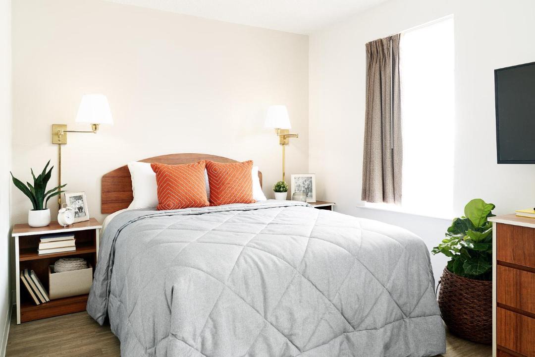 Greenbrier East Hotel | InTown Suites Extended Stay Chesapeake VA - I-64 Crossways Blvd