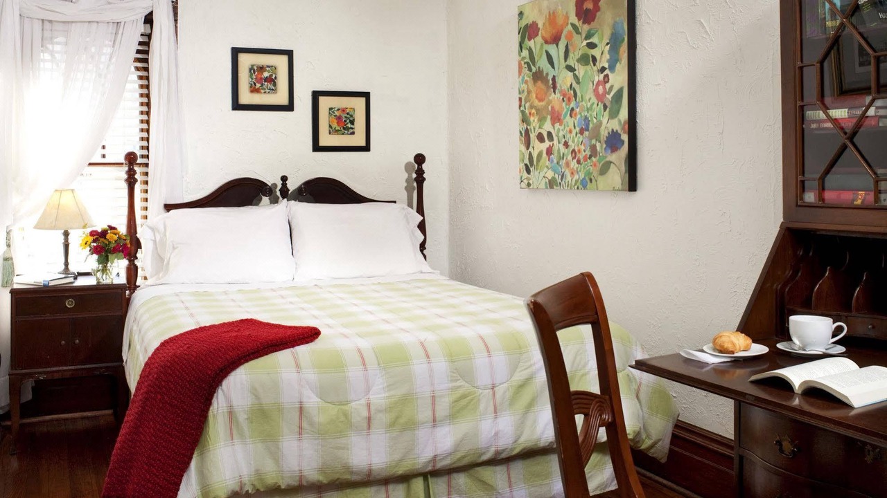 Photo of Bedroom in Adams Morgan