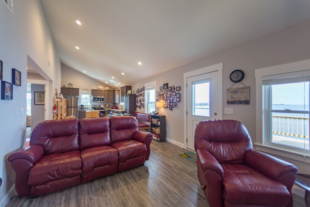 Photo of Livingroom in Brigands' Bay
