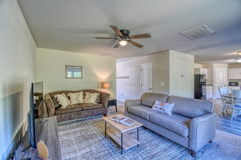 Photo of Livingroom in Anderson