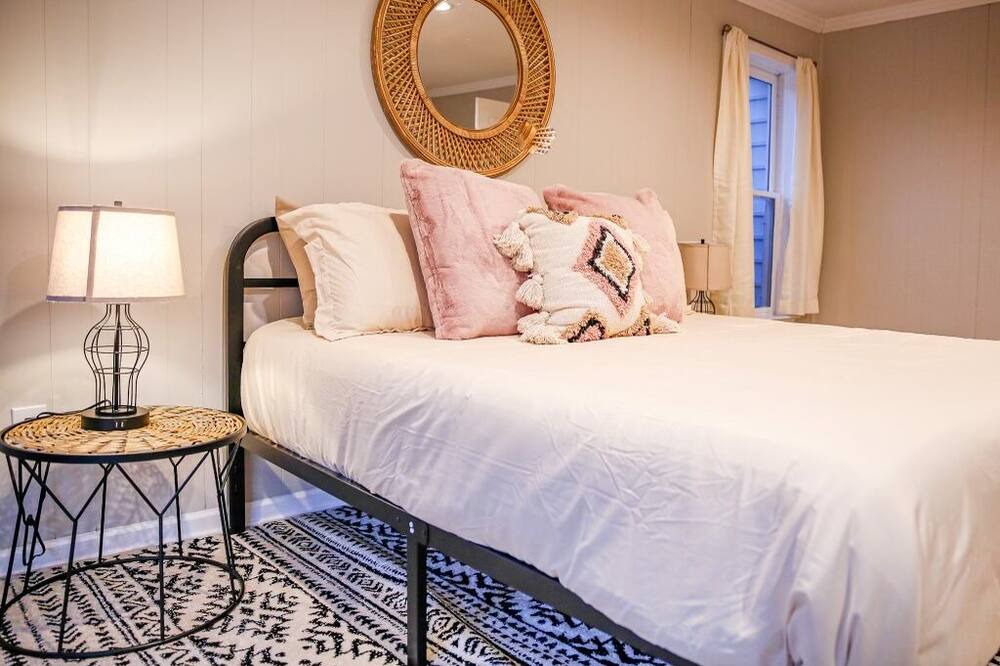 Photo of Bedroom in Salem