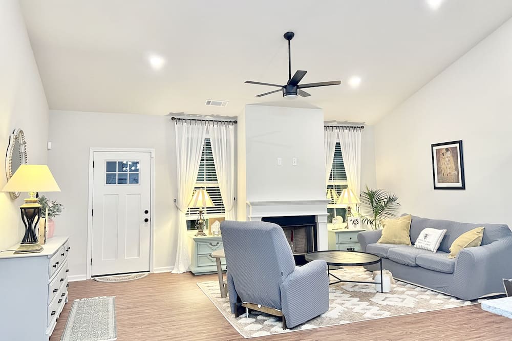 Photo of Bedroom in Commerce