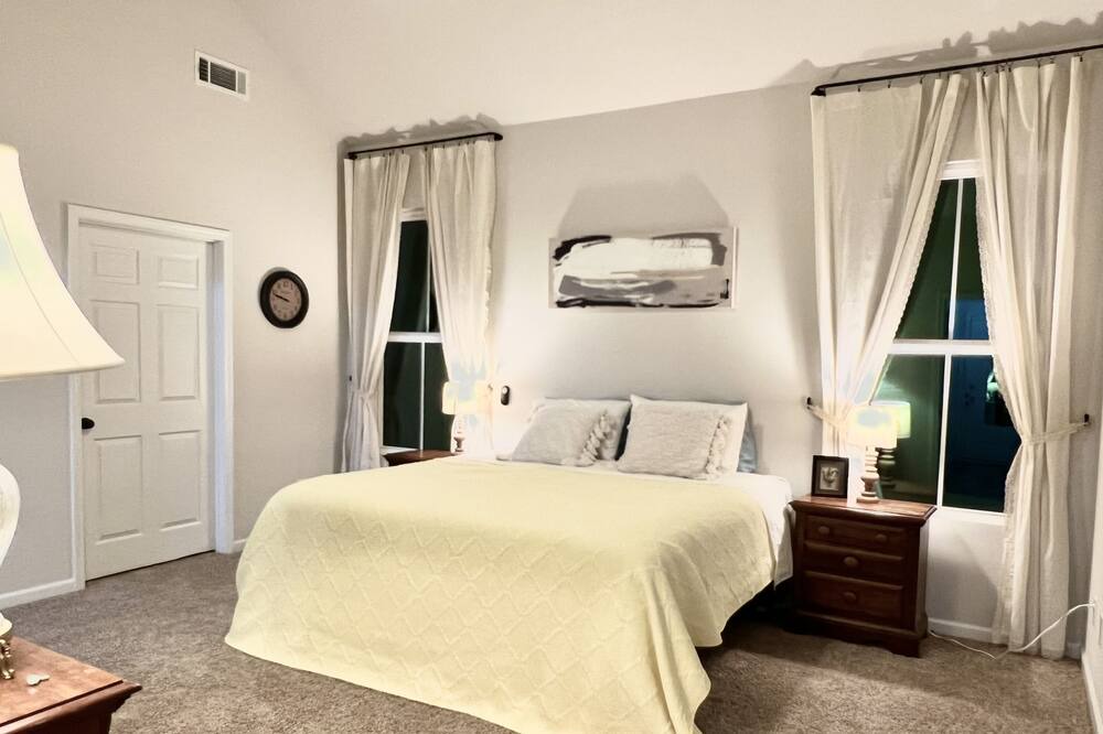 Photo of Bedroom in Commerce