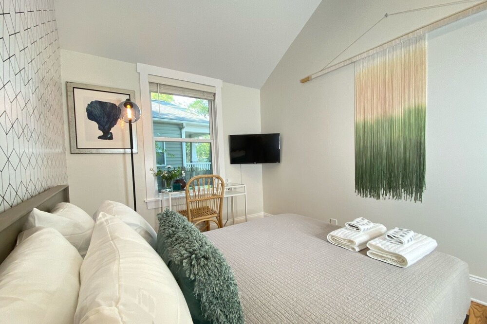 Photo of Bedroom in Villa Heights