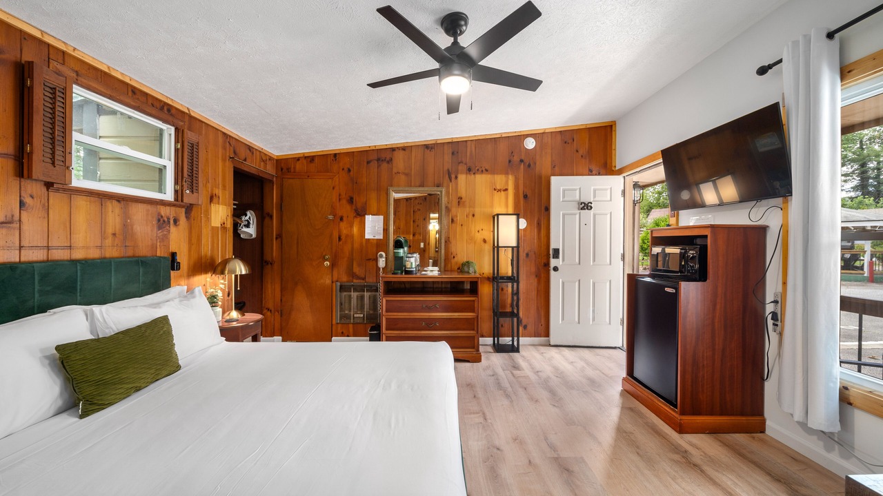 Photo of Bedroom in Hendersonville