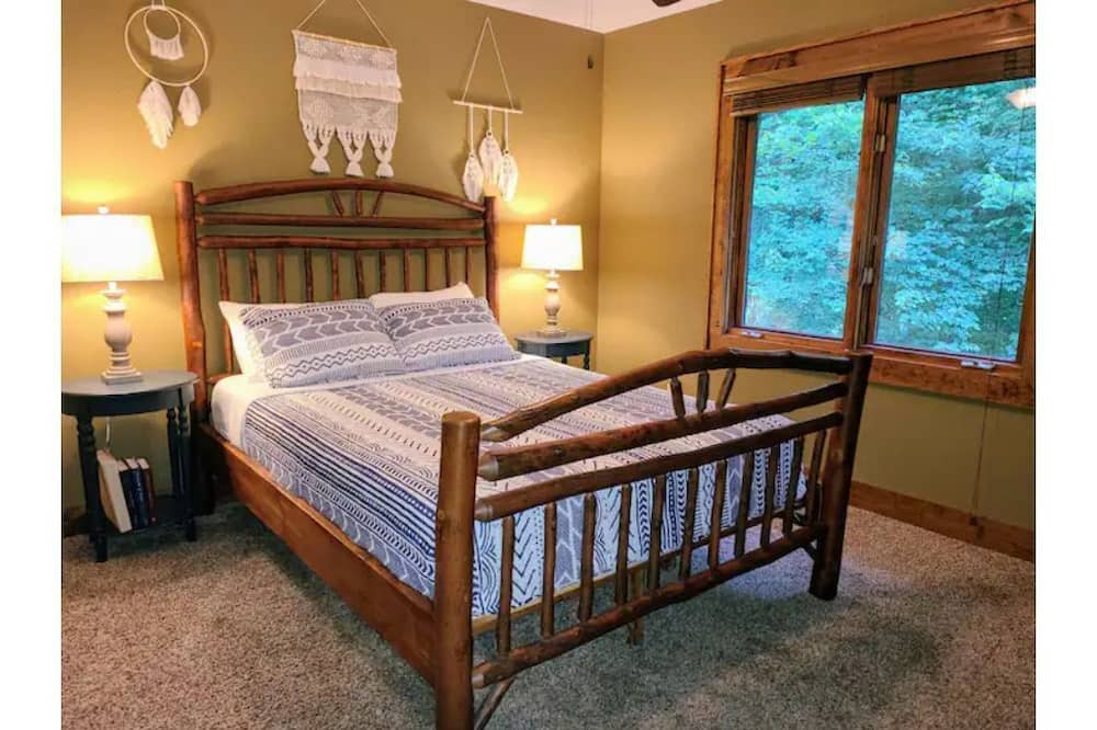 Photo of Bedroom in Cullowhee