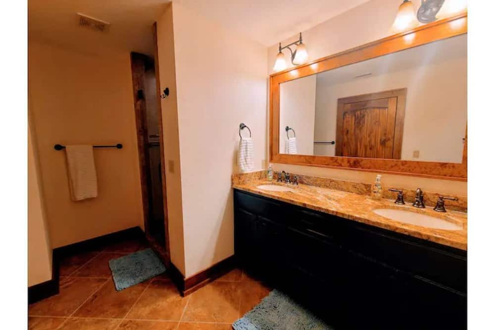 Photo of Bathroom in Cullowhee