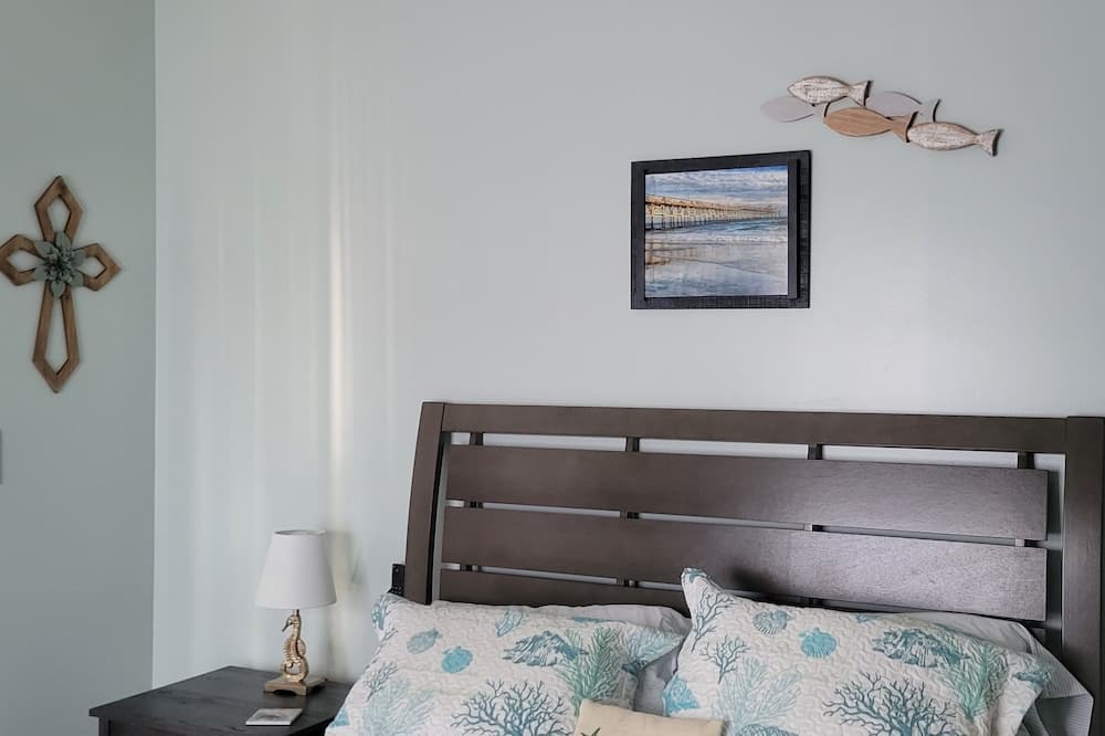 Photo of Bedroom in Carolina Yacht Landing