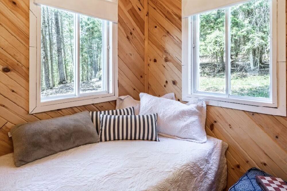 Photo of Bedroom in Lakeview