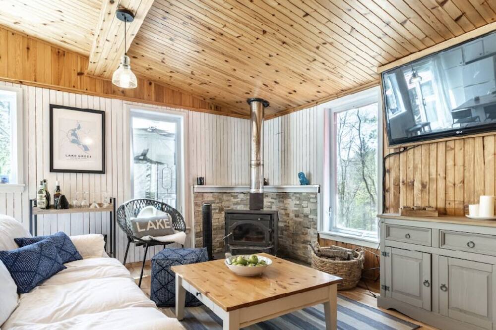 Photo of Bedroom in Lakeview