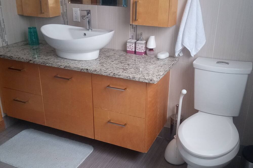 Photo of Bathroom in Laval
