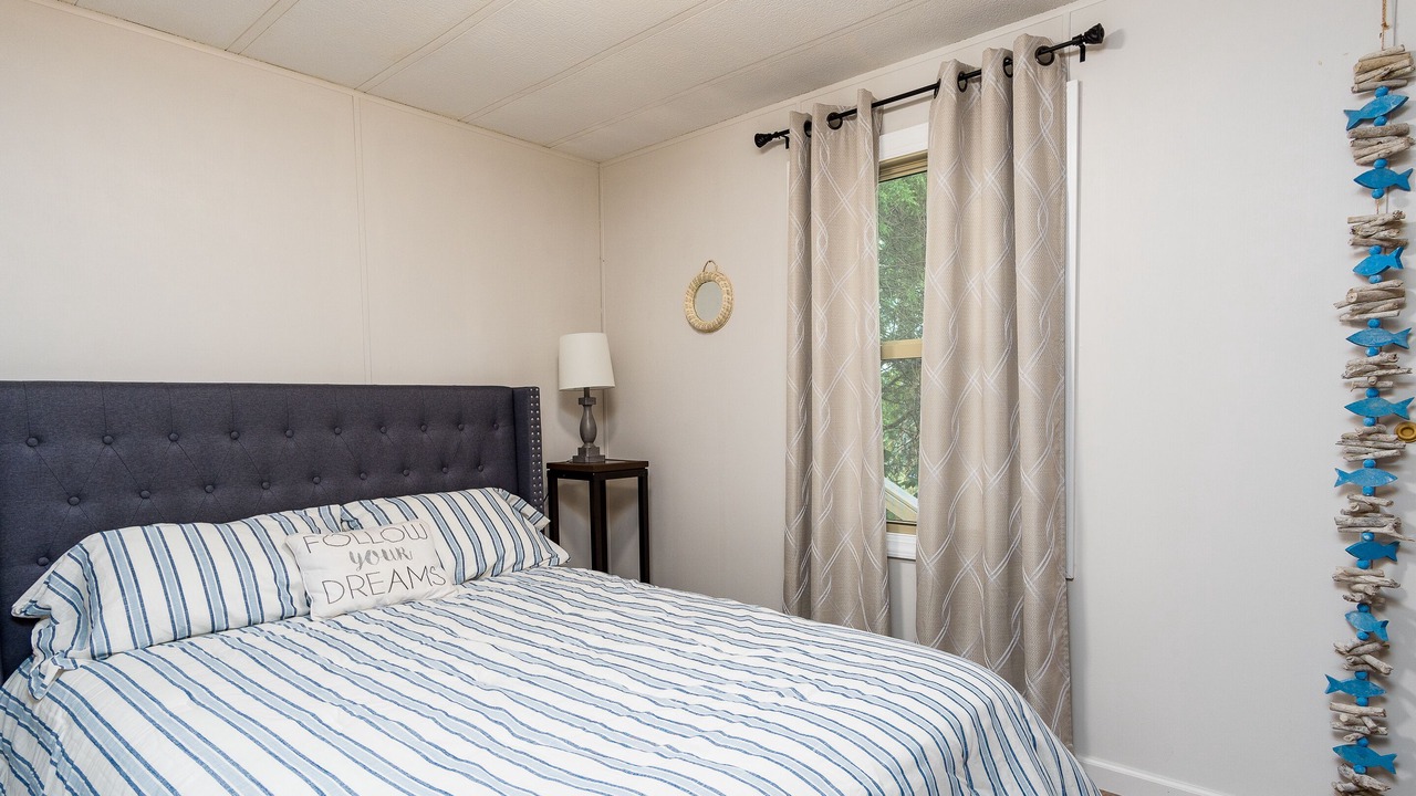 Photo of Bedroom in Piney Flats