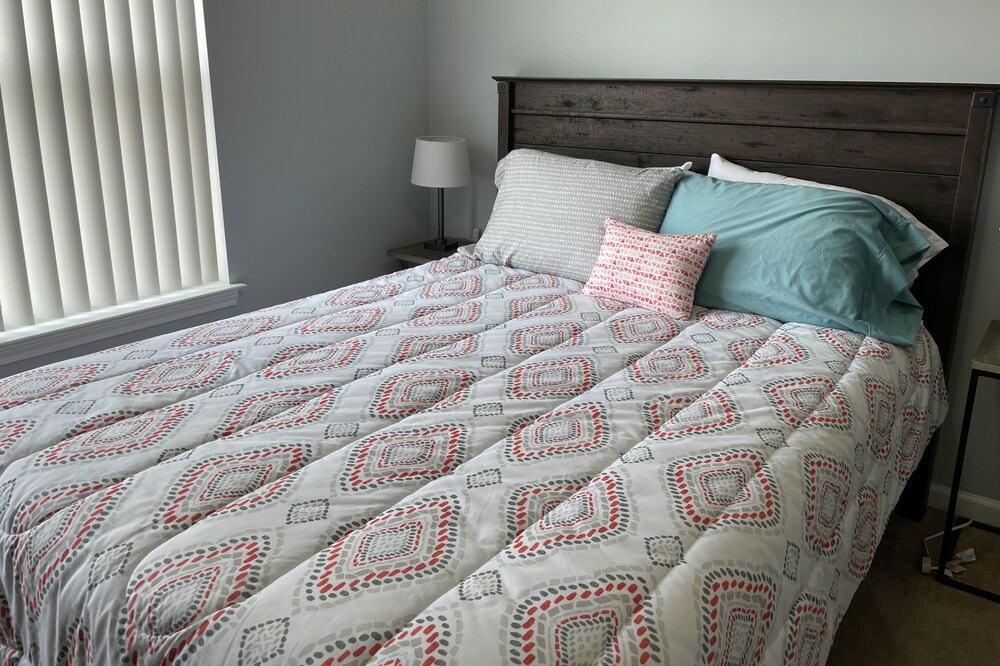 Photo of Bedroom in Keowee