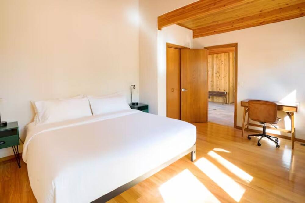 Photo of Bedroom in Crumpler