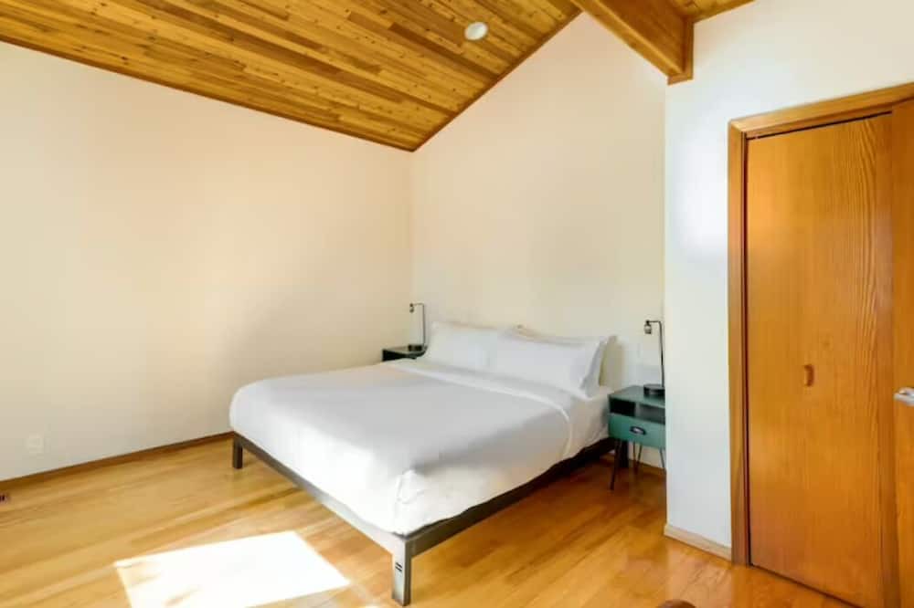 Photo of Bedroom in Crumpler