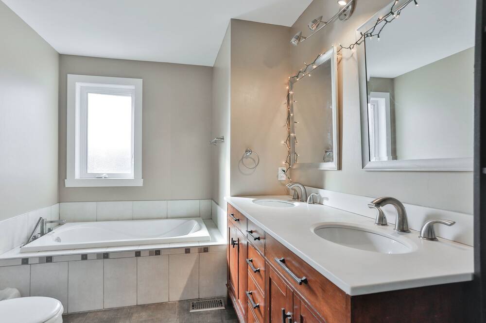 Photo of Bathroom in Montreal-Nord