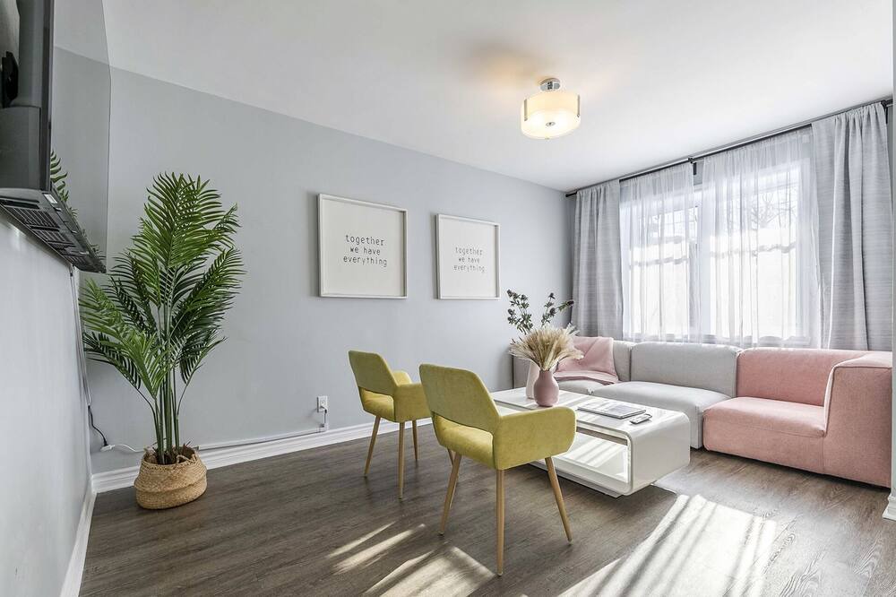 Photo of Livingroom in Longueuil