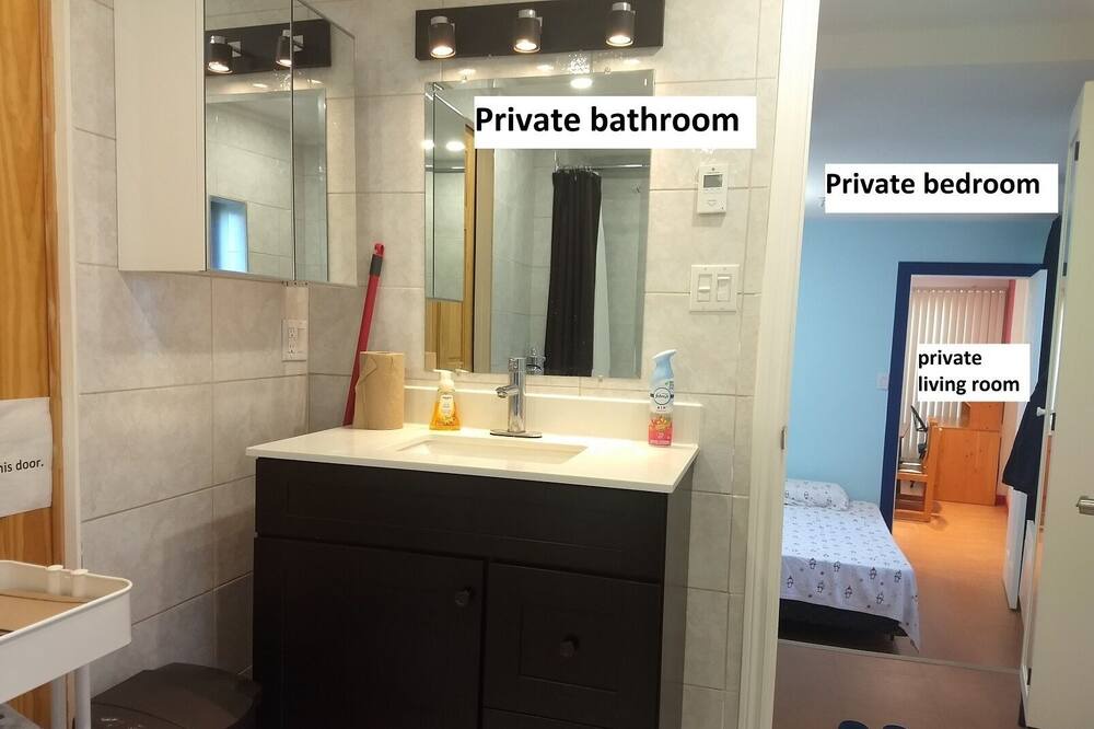 Photo of Bathroom in Laval