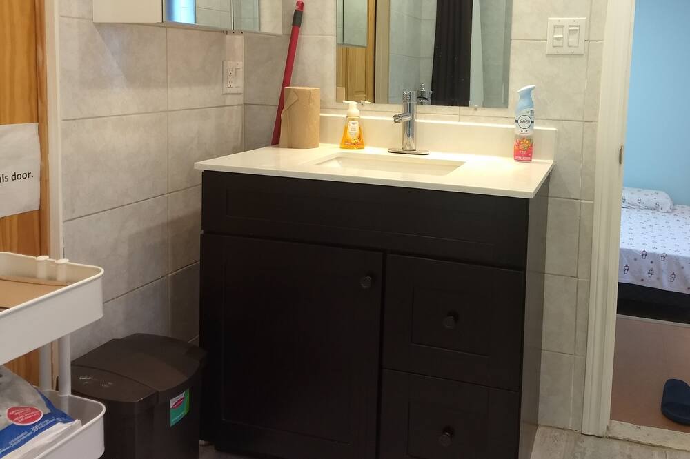 Photo of Bathroom in Laval