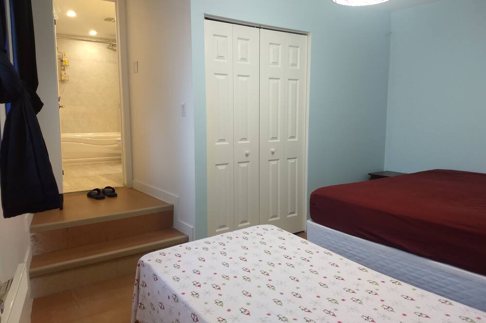 Photo of Bedroom in Laval