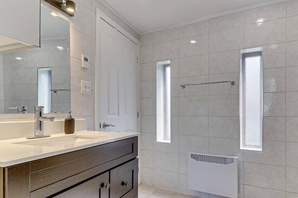 Photo of Bathroom in Laval