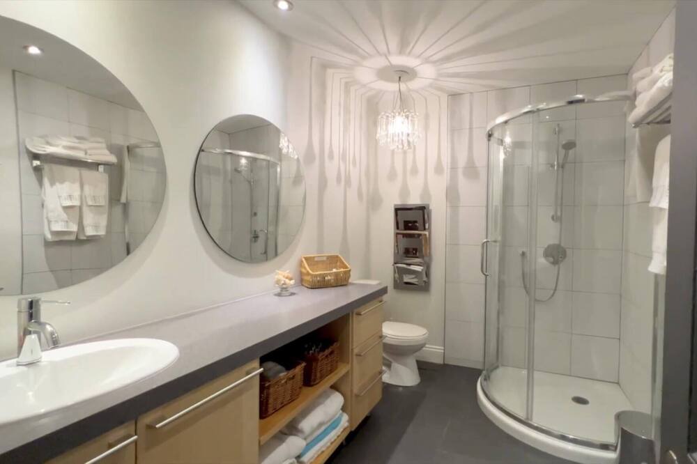 Photo of Bathroom in Montcalm