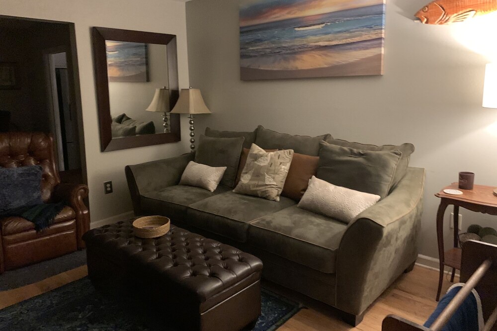 Photo of Livingroom in Hanahan