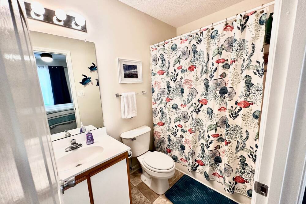 Photo of Bathroom in Peletier