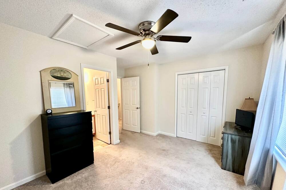 Photo of Bedroom in Peletier