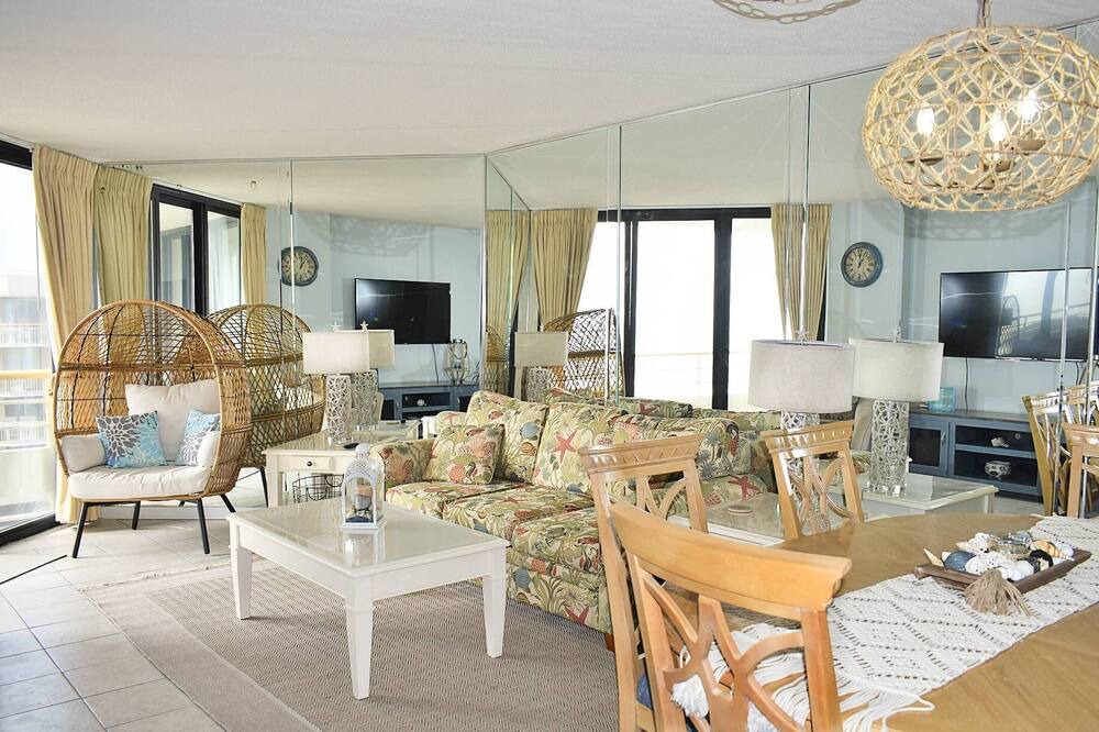Photo of Livingroom in Briarcliffe Acres