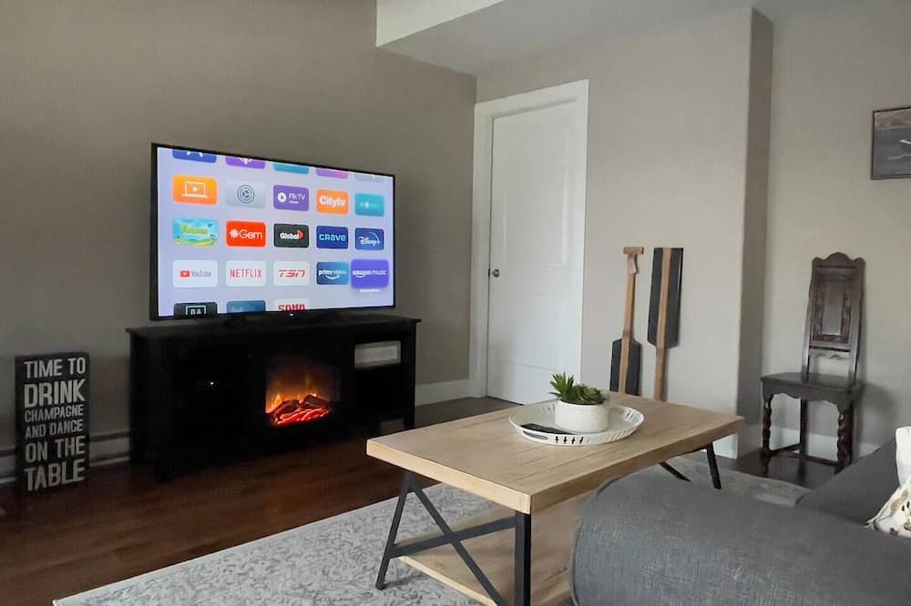 Photo of Livingroom in Winfield
