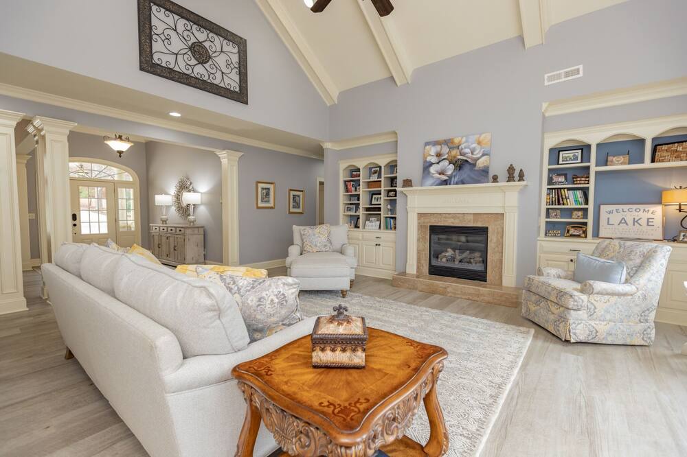 Photo of Livingroom in Olde Ferry Estates