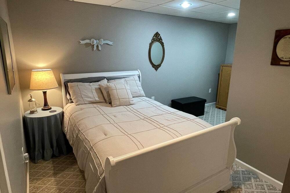 Photo of Bedroom in Southmont