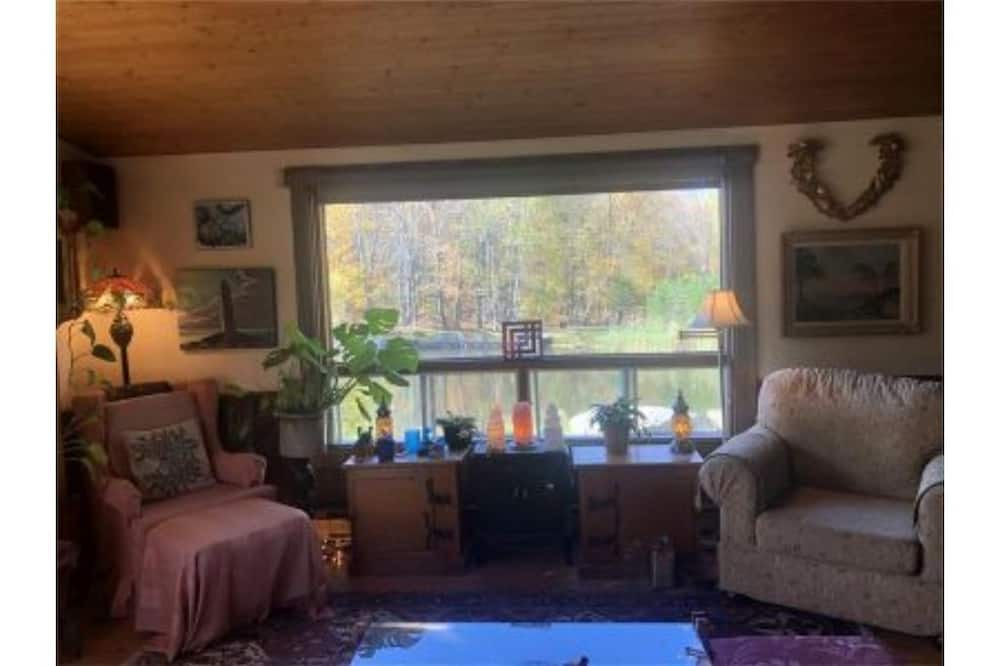 Photo of Livingroom in Sutton