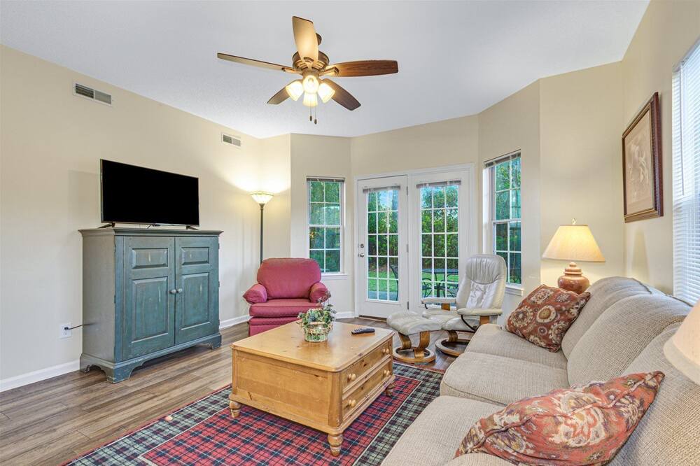 Photo of Livingroom in Red Hill