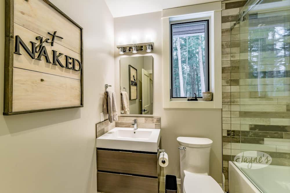 Photo of Bathroom in Georgian Bay