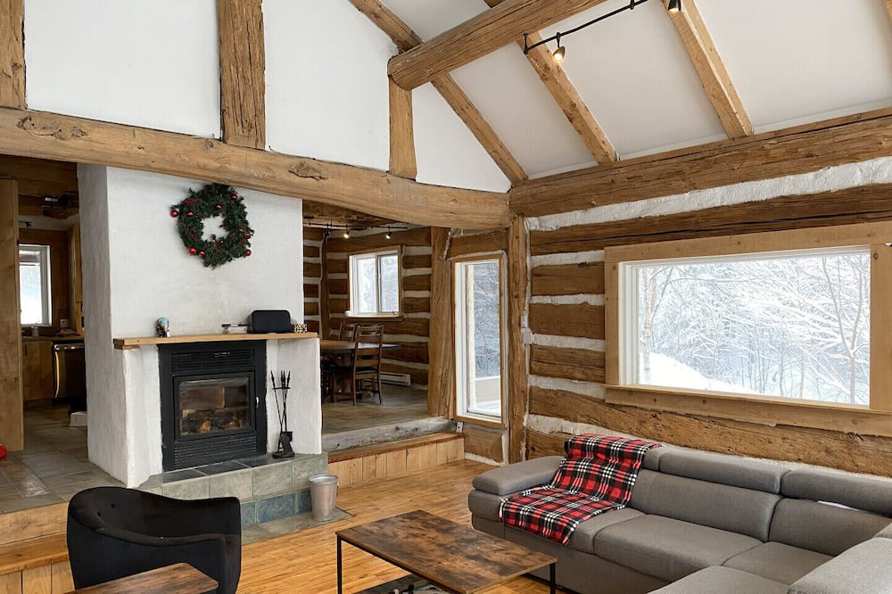 Photo of Livingroom in Val Morin