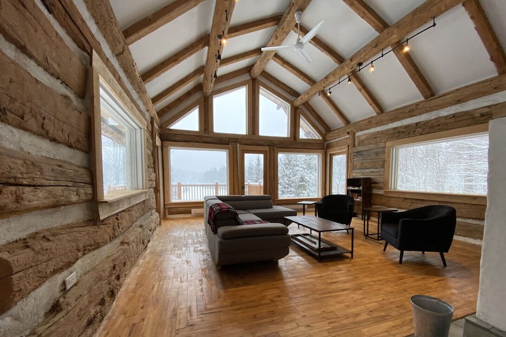 Photo of Livingroom in Val Morin