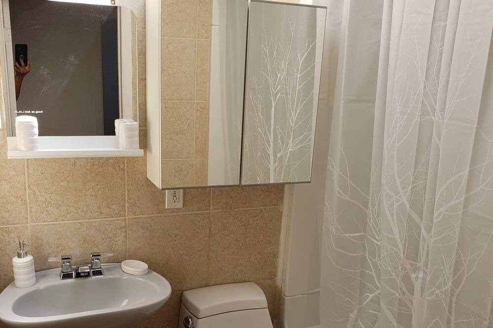 Photo of Bathroom in Saint-Leonard