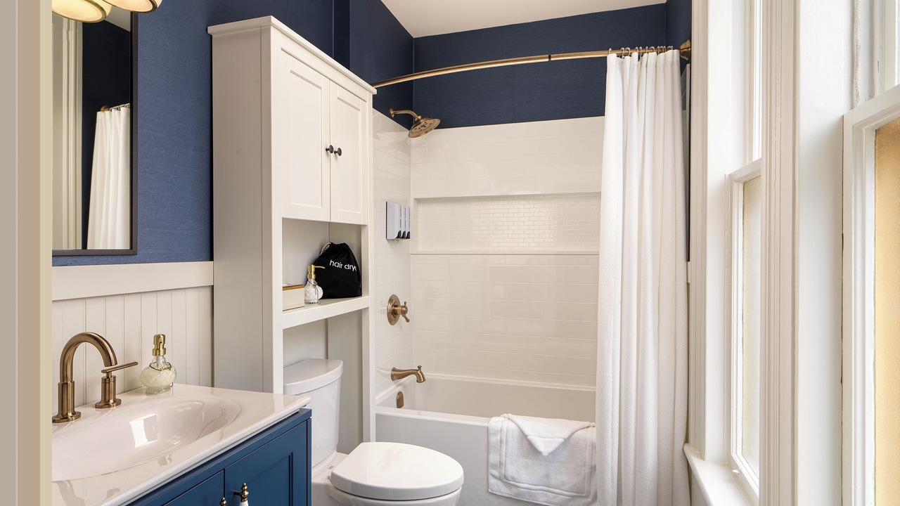 Photo of Bathroom in Inner Harbour
