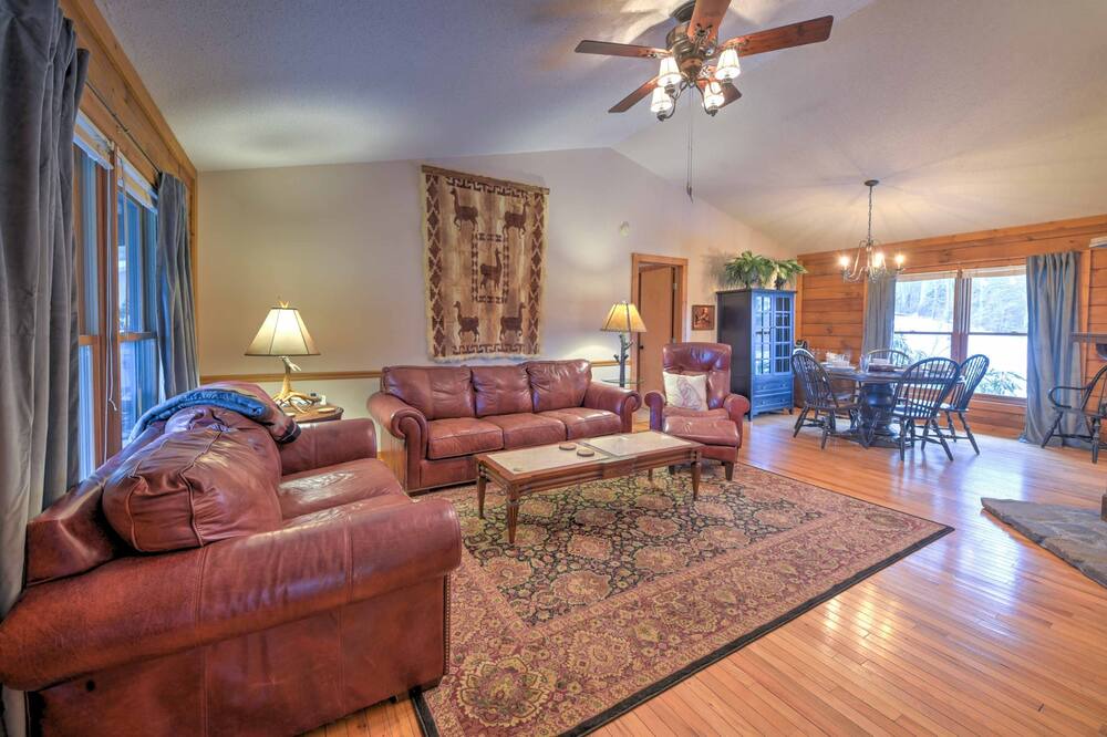 Photo of Livingroom in Boone