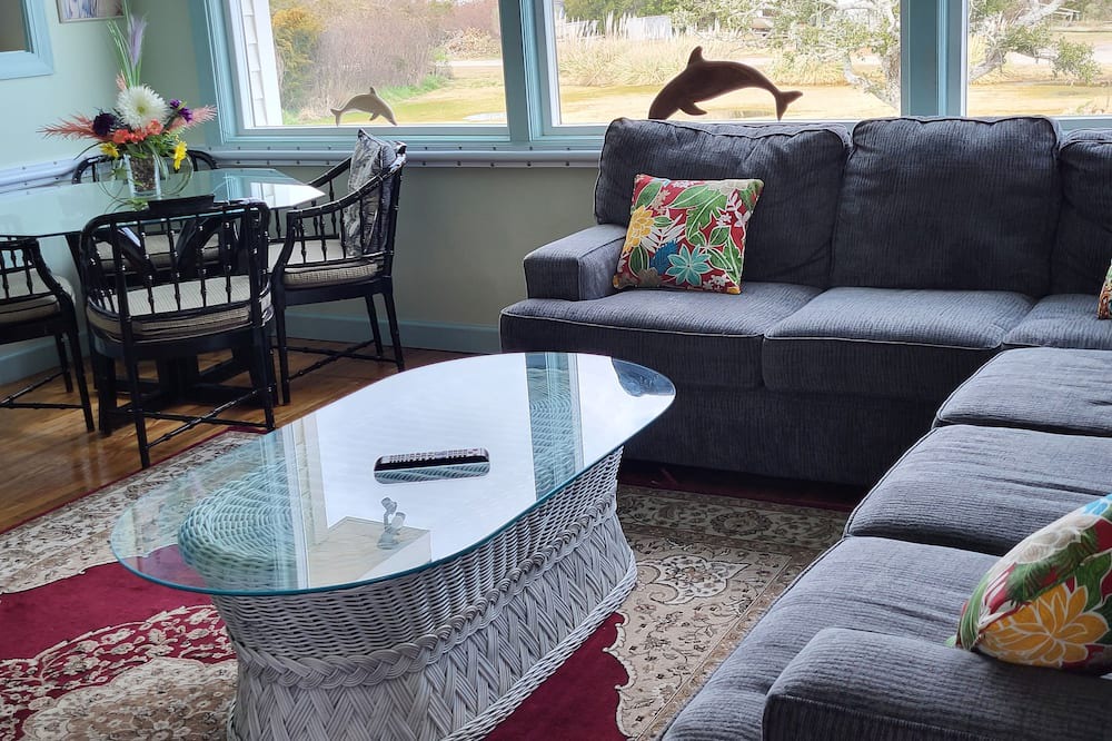 Photo of Livingroom in Cedar Island
